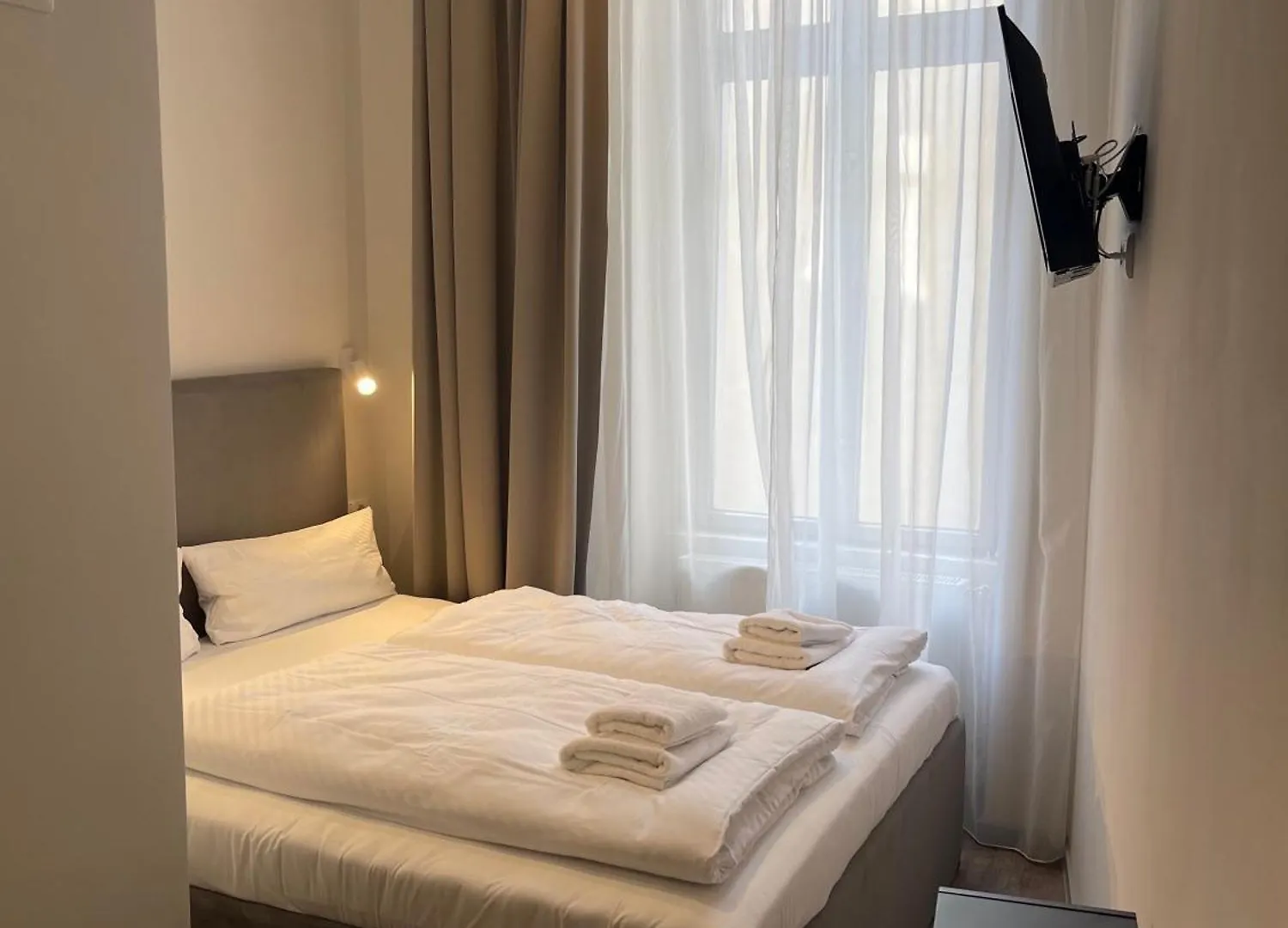 ** Guest house Motel Blue - Minimalist Boutique Hotel Berlin Germany