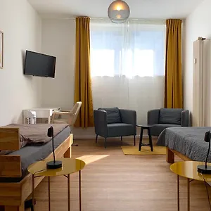 Appartement Alles Komplett - 2 Schlafzimmer, Grosse Kueche, Bad Keulen